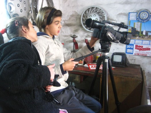 Cinema en curs 2. Dos niñas, dirección cámara y foto fija en blog Eva Muñoz